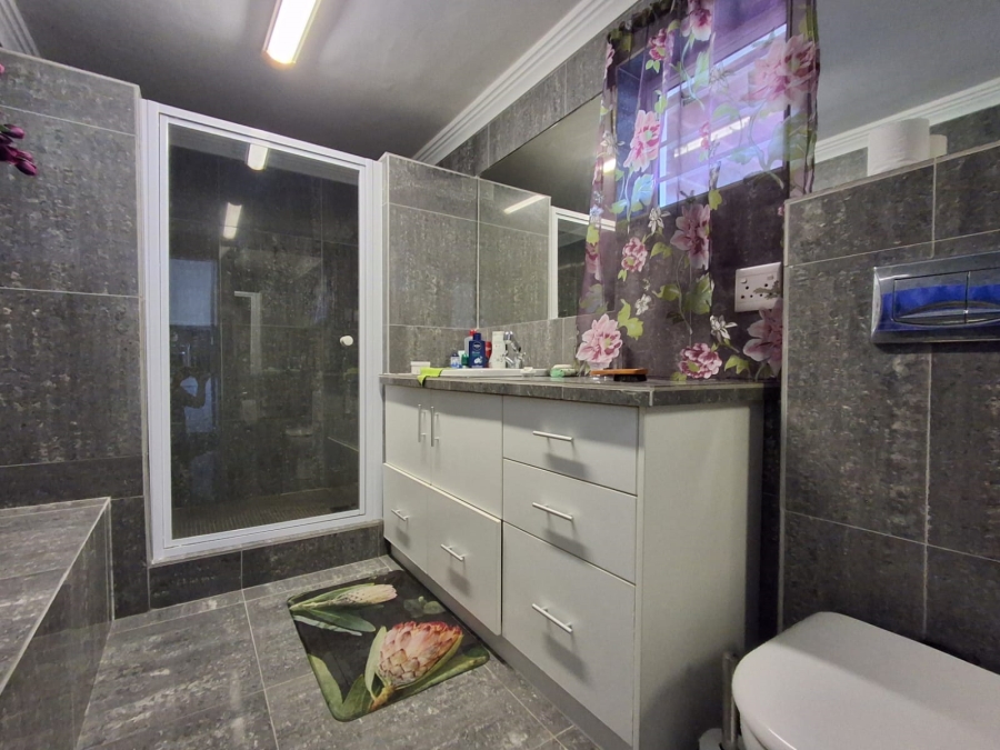 4 Bedroom Property for Sale in Stilbaai Wes Western Cape